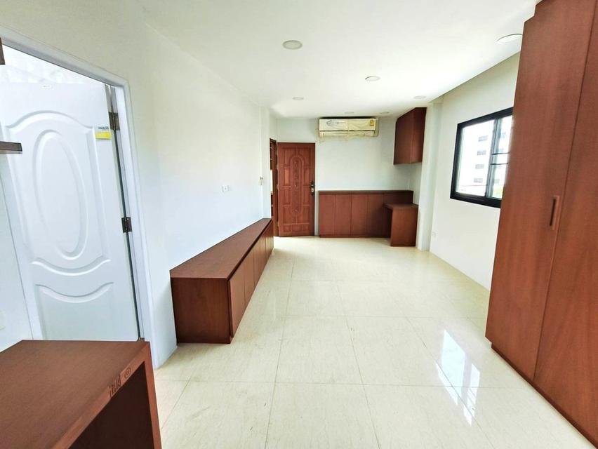 ขายอาคารพาณิชย์ 4 ชั้น 15.4 ตร.ว. ซ.เจริญราษฎร์ 5 แยก 4 สภาพพร้อมอยู่ ตกแต่งอย่างดี 12