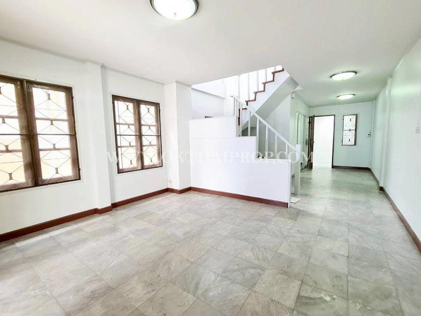 ทาวน์เฮ้าส์ หมู่บ้านลุมพินี บางบัวทอง ใกล้รถไฟฟ้าสายสีม่วง นนทบุรี 5