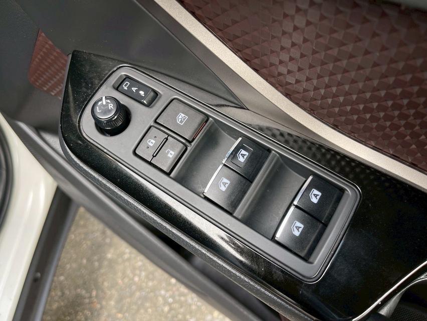 รหัสรถ WMT248  C-HR 1.8 MID ปี 2019 12