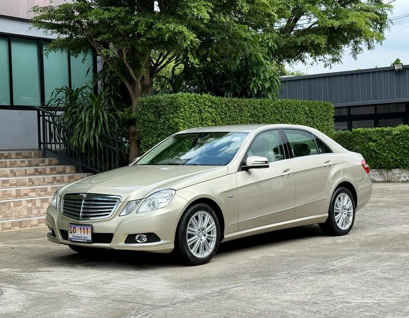 2011 BENZ E200 CGI ( รถมือเดียวออกป้ายแดง ) รถวิ่งน้อย เข้าศูนย์ตามระยะ ไม่เคยมีอุบัติเหตุ สภาพสมบูรณ์ พร้อมใช้งานครับ