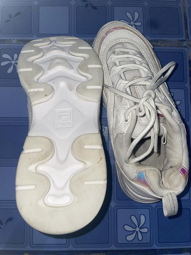 FILA RAY มีแถบสะท้อนแสง/สีรุ้ง (iridescent) รูปที่ 2