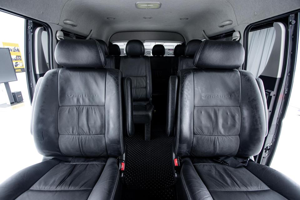 TOYOTA VENTURY 3.0 V 2016  9