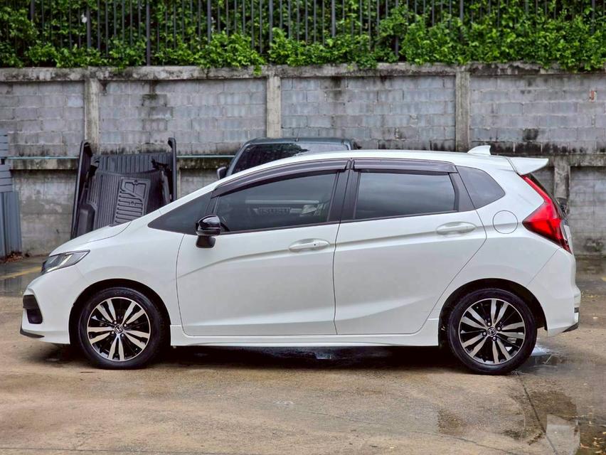 Honda Jazz 1.5RS ปีจด 2019 6
