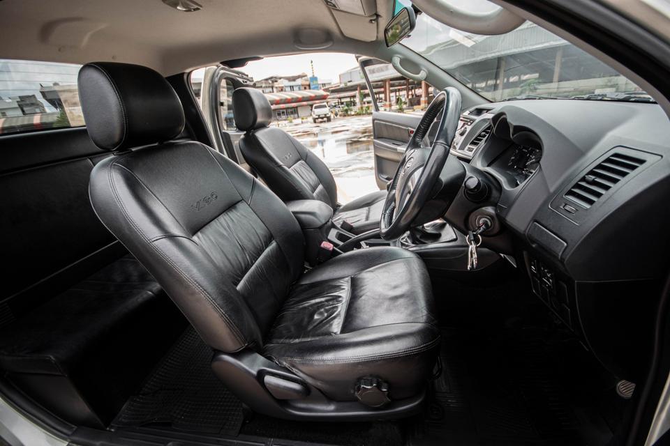 ปี 2014 Toyota Vigo 2.5E Prerunner Cab MT สีเทา 4