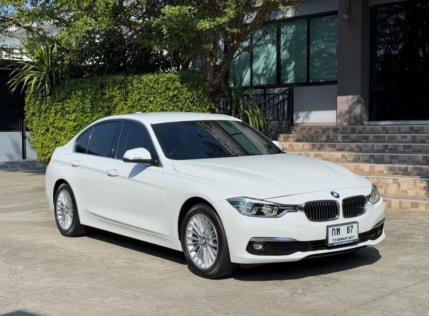 2017 BMW 320D F30 LCI รถมือเดียวออกป้ายแดง รถวิ่งน้อย เข้าศูนย์ทุกระยะ ไม่เคยมีอุบัติเหตุครับ