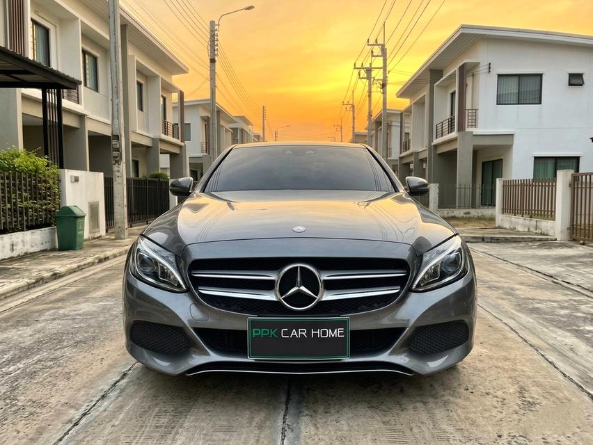 ปี2017 Mercedes-Benz C350e ภายในตกแต่งมาเกือบแสน รูปที่ 3