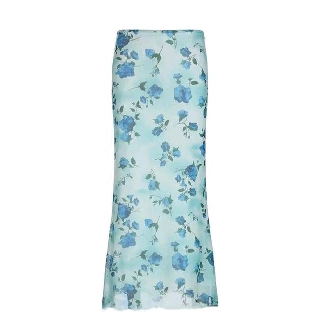 กระโปรงลายดอกสามส่วน