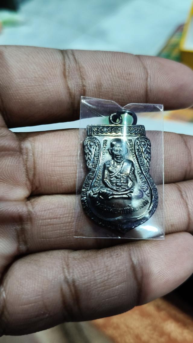 หลวงปู่ทวดหน้าสายฝนหลังรางรถไฟ รุ่นท็อปสุดของปี2555 2
