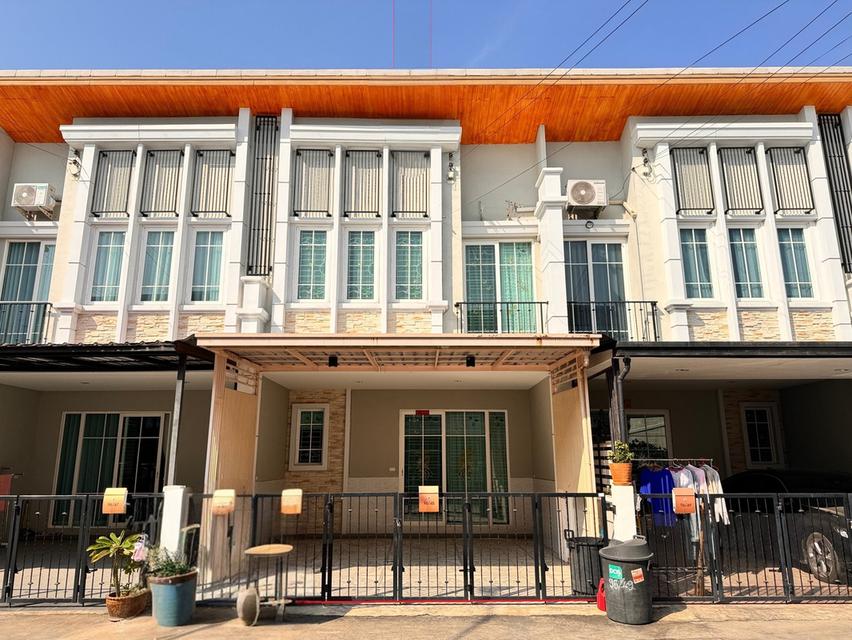 ขายทาวน์เฮ้าส์สวย พร้อมอยู่ ทำเลดี “โกลเด้นทาวน์ รามอินทรา-วงแหวน' 1