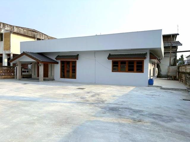 ถูกที่สุด MRT กระทรวงสาธารณสุข 500ม. ให้เช่าที่ดิน พร้อมอาคาร 1 ชั้น 1,025 ตร.ม. นนทบุรี MRT ศูนย์ราชการ นนทบุรี 600ม. 2