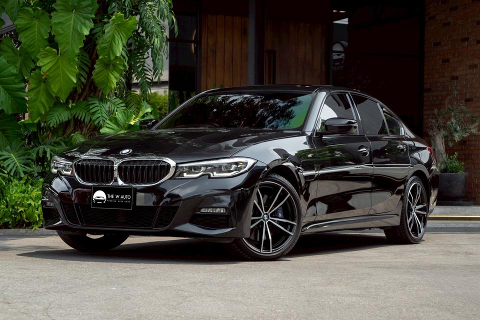 “BMW 330e M Sport Plug-in Hybrid”  ปี  2021