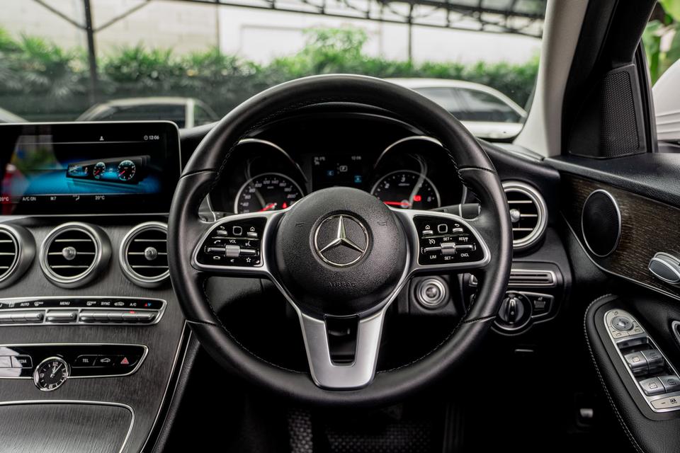 “Mercedes-Benz C220d Avantgarde” ปี 2019 4