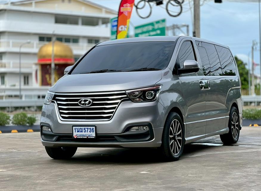 ปี 2018 HYUNDAI H1, DELUXE โฉม ปี18-ปัจจุบัน สีเทา เกียร์ออโต้ เครื่องดีเซล มือเดียวป้ายแดง