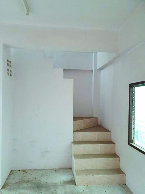 MRT บางอ้อ 1.7 กม.ม.มจพ. 1.5 กม. รพ.ยันฮี 1.6 กม.ให้เช่าอาคารพาณิชย์ 4 ชั้นหลังมุม 20 ตร.วา. 320 ตร.ม.ทำเลดี 8