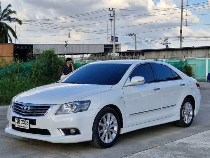 Toyota Camry สีขาว