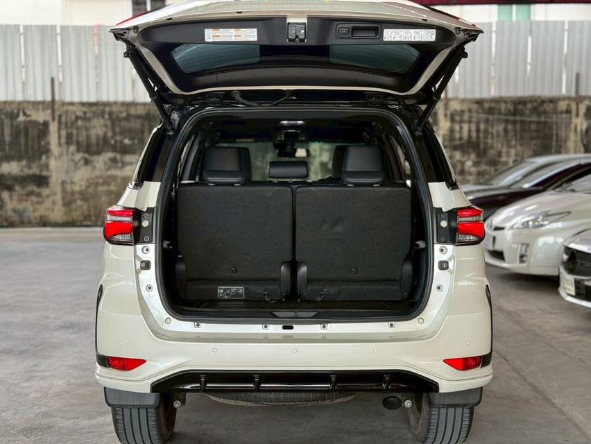 ปี 2022 TOYOTA FORTUNER, 2.8 GR SPORT BLACK TOP 4WD โฉม ปี15-ปัจจุบัน สีขาว ไมล์แท้ 44,313 19