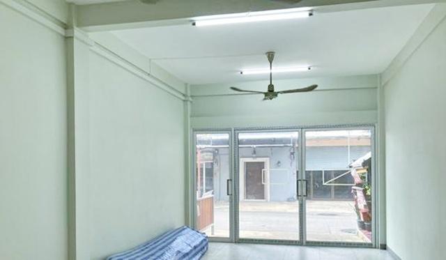 รามอินทรา11-17 เซ็นทรัล รามอินทรา 1.7 กม.ให้เช่าอาคารพาณิชย์ 3 ชั้น รีโนเวทใหม่ทั้งหลัง 18 ตร.วา.ม.เกริก รามอินทรา กม.2 3