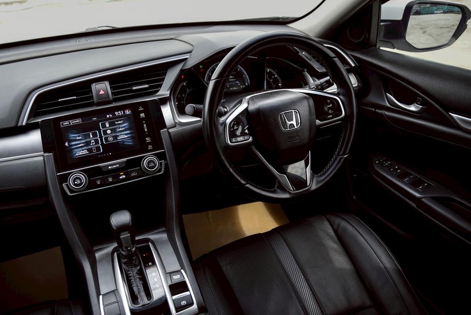 รหัสรถ CBL8990 HONDA CIVIC FC 1.8 EL AT 2017 12
