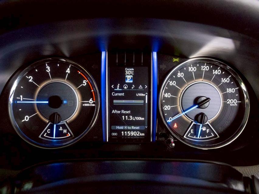 Toyota Fortuner 2.4V 2WD  ปี จด 2017 18