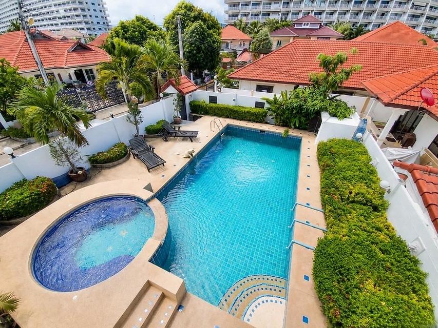 For Rent — 4-Bedroom Pool House at Royal Park Village, Thepprasit RoadPrivate pool house for rent at Royal Park Village, Thepprasit Road, Pattaya. 3