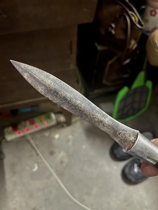 มีดหมอหลวงพ่อรุ่ง วัดหนองสีนวล นครสวรรค์ ไม้พญางิ้วดำ ยุคต้น 8