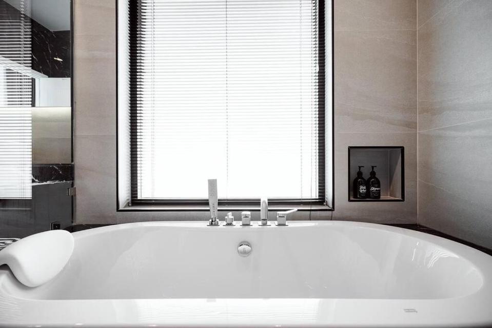 For rent pool villa style modern 2 storey beachfront Pattaya Najomtien  14