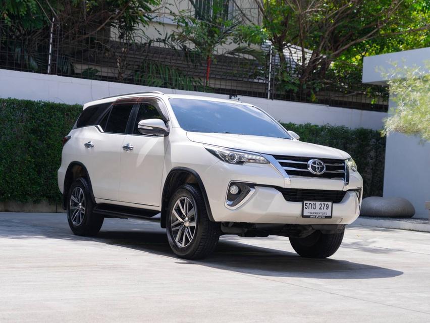 TOYOTA FORTUNER 2.8V 2WD ปีจด 2016 รูปย่อยที่ 4