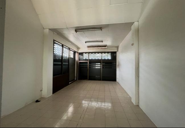 ขายอาคารพาณิชย์ หมู่บ้านสินธร แฮปปี้แลนด์ เนื้อที่ 25.4 ตร.ว. 3 ชั้น 2 นอน 2 น้ำ ห้องมุม 5