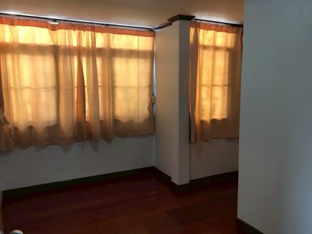 ห้เช่าบ้านเดี่ยวถ.รัชดา18ที่ดิน50ตร.วมี4นอน2น้ำแอร์5เครื่องจอดรถ2คันใกล้รร.จันทร์หุ่นและMRTห้วยขวางเช่า35,000บาทถนนประชา 6