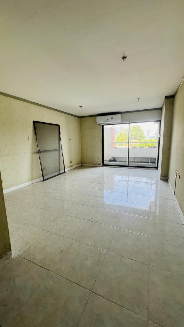 ขายด่วน! คอนโดทำเลดี ราคาคุ้มกว่าประเมิน Country Complex Tower C สรรพาวุธ บางนา 1