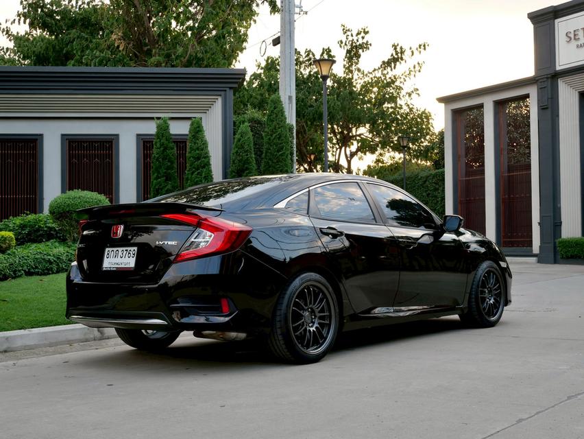 CIVIC FC 1.8 E ปี2019 MNC รับประกันหลังการขาย 1 ปี 10,000km 2
