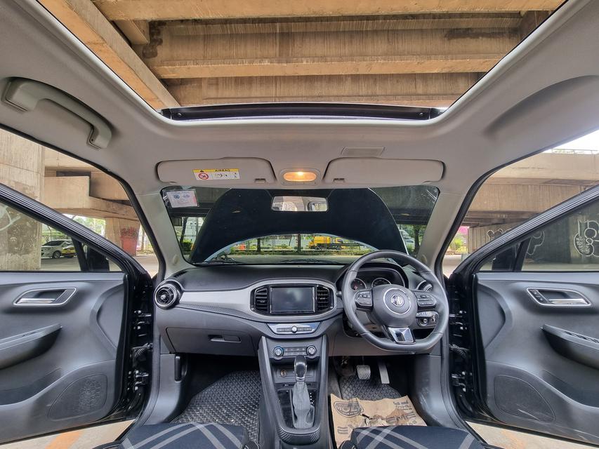 MG 3 1.5 V Sunroof AT ปี 2020 3