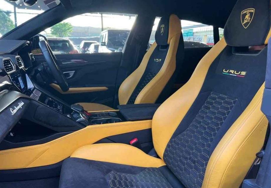 Lamborghini Urus 2021 สีเหลือง 4