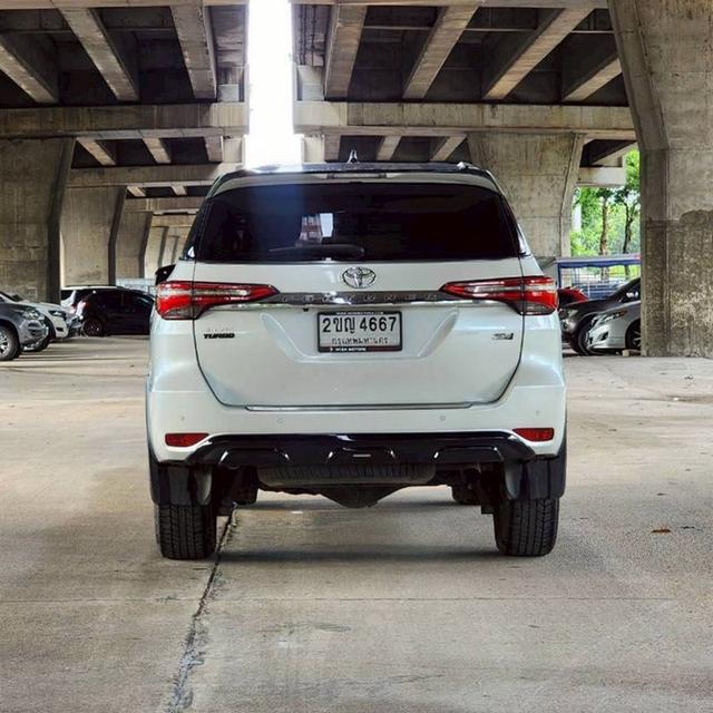 Toyota Fortuner 2.4 V 4WD AT ปี 2021 6