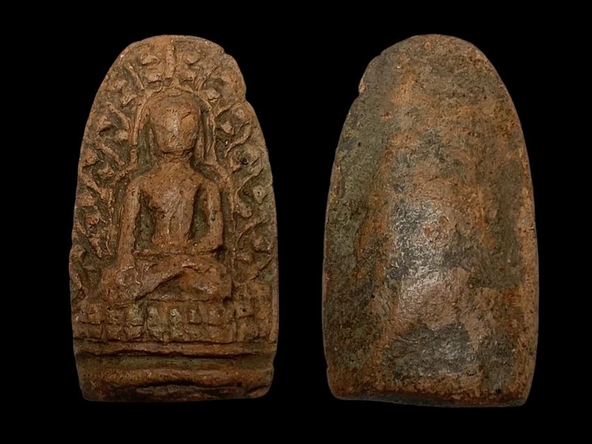 พระลือหน้ามงคลสีแดงสดกรุประตูลี้