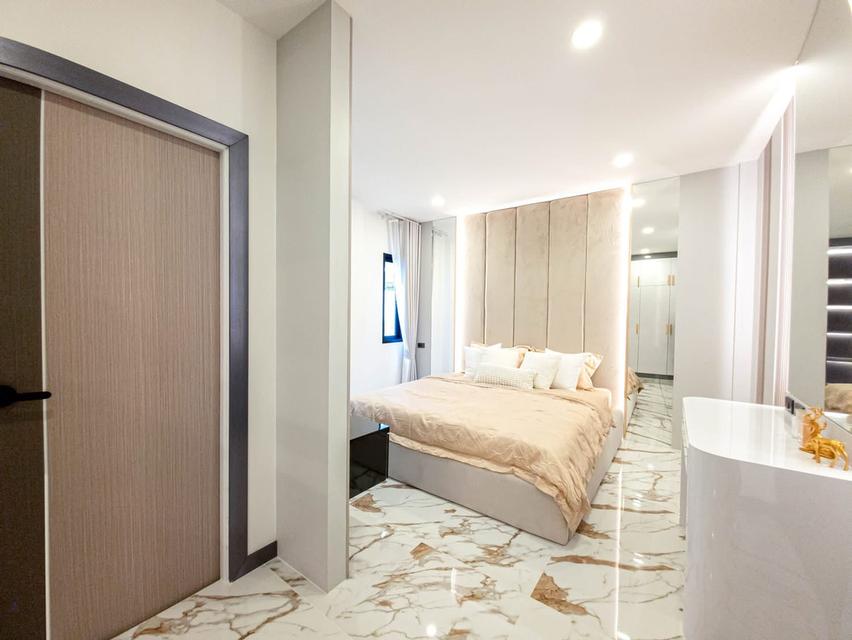 Pool villa style modern Pattaya Ekmongkhol Thepprasit  8