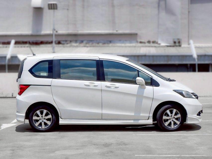 Honda Freed 1.5 SE เกียร์ Auto สีขาวมุก ปี 2010 6