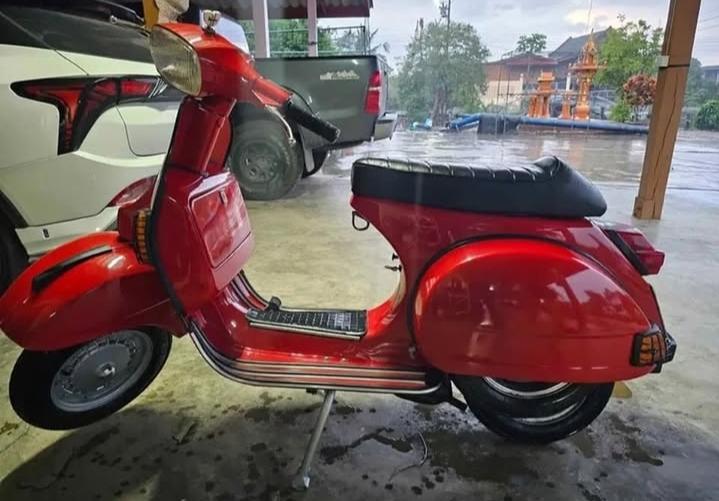 Vespa PX สีแดง 3