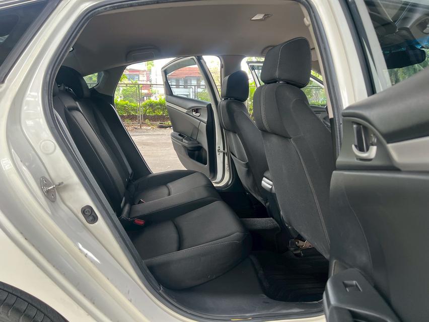 ขายด่วน! Honda CIVIC FC 1.8 E AT ปี 2017 รถสวยมือเดียว สภาพดี พร้อมขับทันที! 15