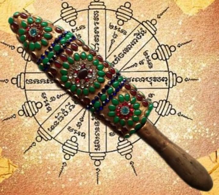 กริชสมเด็จพุฒาจารย์โต ลงอักขระ ประดับพลอยสีเม็ดคริสตัน ยาว14 นิ้วรวมด้าม รูปที่ 4