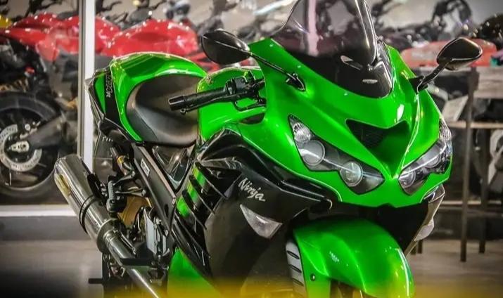 2017 Kawasaki Ninja ZX-14R Ohlins Edition 4