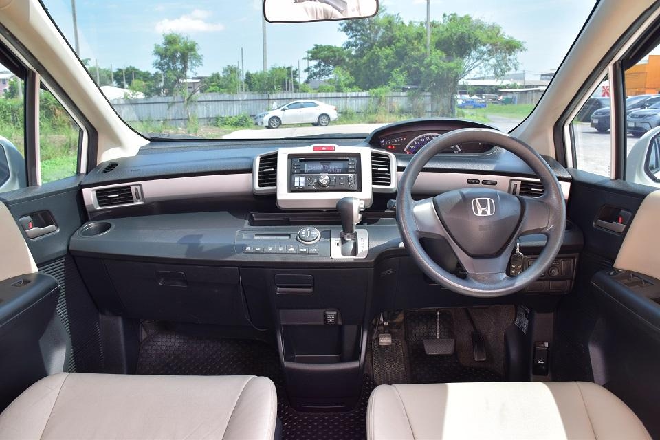ปี2014 สวยพร้อมใช้ในฉบับครอบครัว HONDA FREED1.5E ออโต้ แอร์หลังคาแล้วไมเนอร์เช้น เบาะหนังแท้ กุญแจรีโมทล้อแม็กชุดแต่งรอบคันCD ABS AIRBAG โทร0957401229 รูปที่ 8