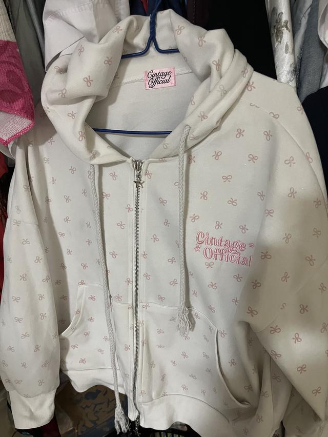 ซินเทจแขนยาวมือสอง สภาพดี เป็นฮูท ไม่มีตำนิ