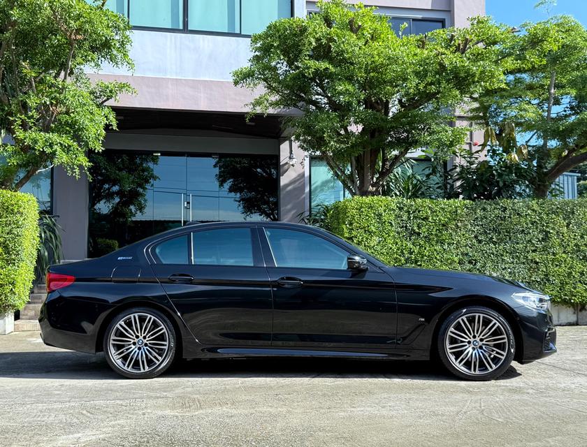 2019 BMW 530e MSPORT รถมือเดียวออกป้ายแดง รถวิ่งน้อยเพียง 90,000 กม รถเข้าศูนย์ตามระยะ ไม่เคยมีอุบัติเหตุครับ 2