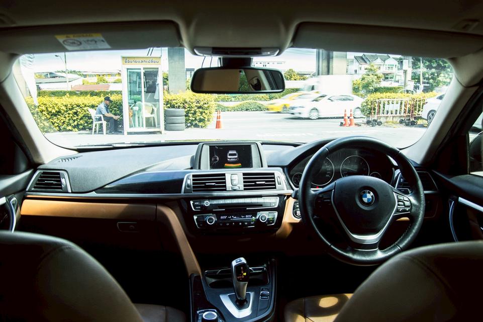 BMW 320d Luxury ปี 2017 ไมล์ 19x,xxx 17