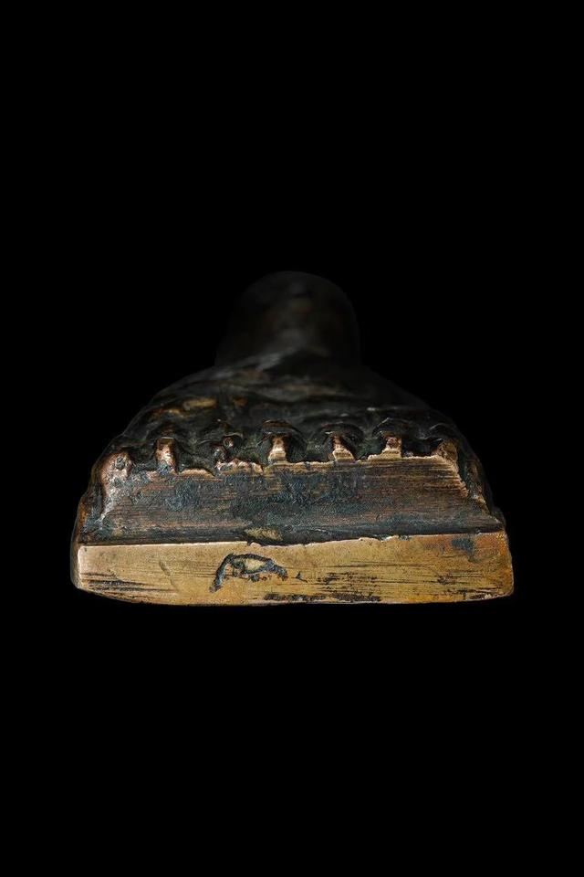 หลวงปู่ทวดพิมพ์เตารีดราคาแบ่งปัน