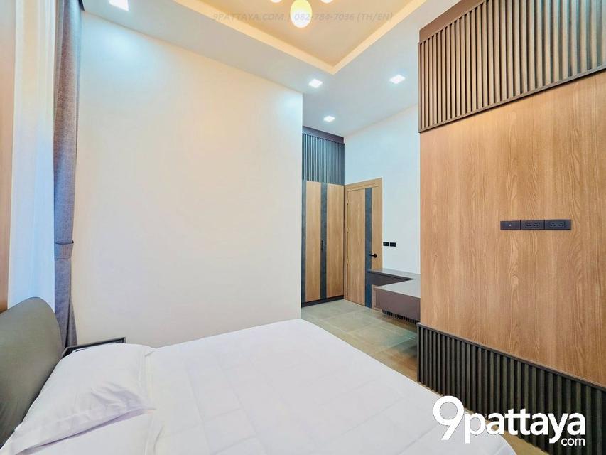 Mabprachan Pool Villa – บ้านหรูติดธรรมชาติ ใกล้อ่างมาบประชัน | Luxury Pool Villa Near Mabprachan Lake  3 ห้องนอน | 4 ห้องน้ำ • ห้องนั่งเล่น เพดานสูง 17