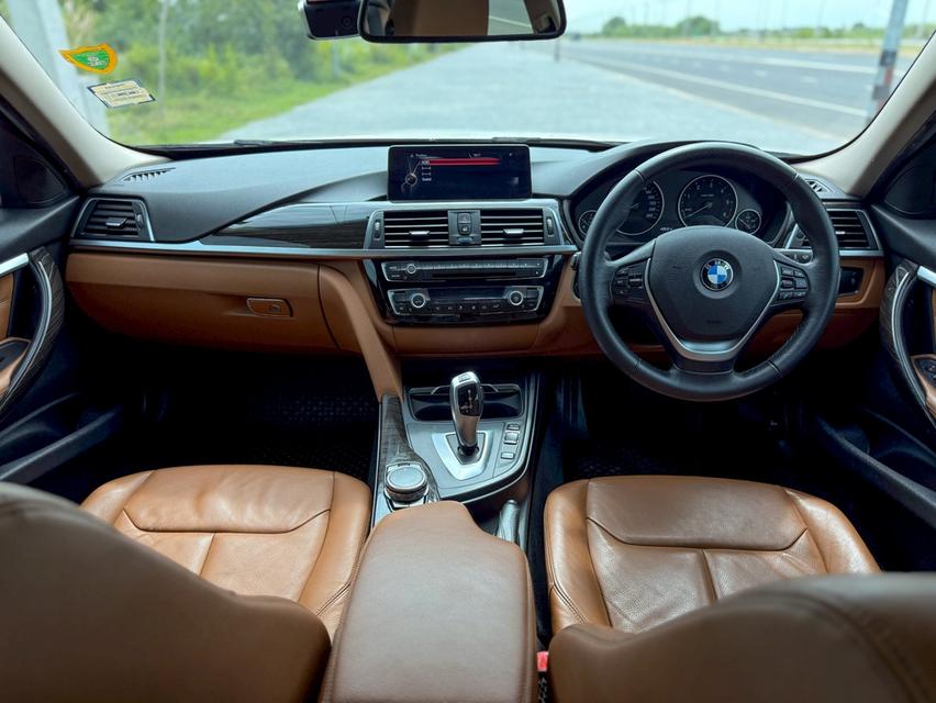 BMW 320d Luxury ปี 2015 สีขาว สวยสภาพดี 17