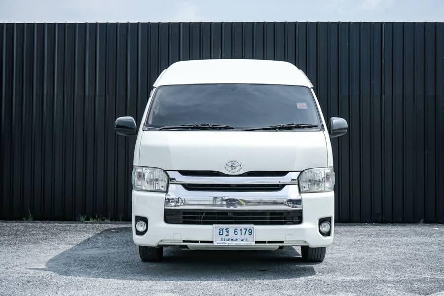 Toyota Commuter สีขาวสภาพดี 3