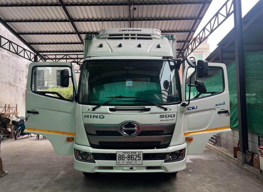 HINO รถบรรทุก 6 ล้อพร้อมตู้แช่เย็น ปี 2020